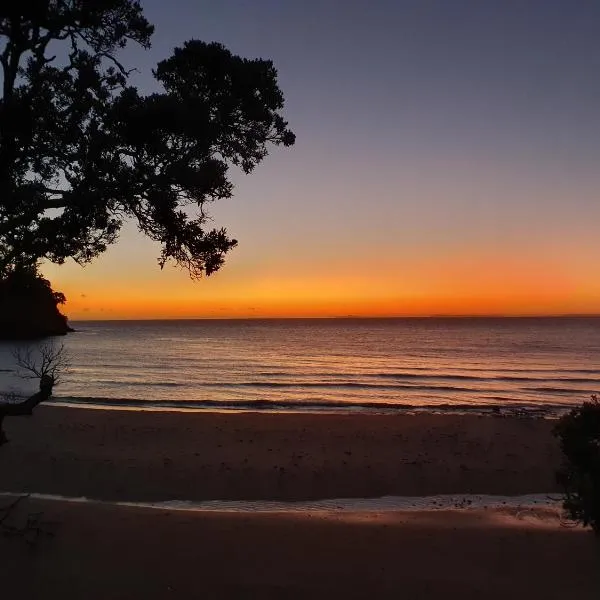 Whangaparaoa Lodge, hotel in Red Vale