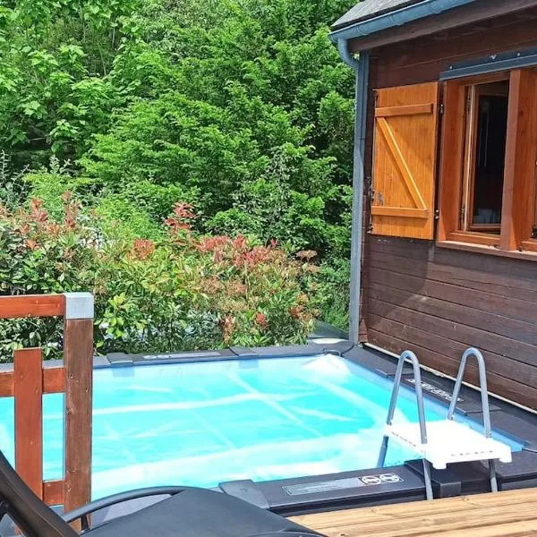 Le Chalet du lac avec spa et piscine privés pour le printemps et l'été et poêle à bois réconfortant en hiver, ξενοδοχείο σε Beaulieu