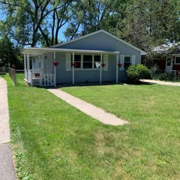 Quiet home three bedroom home in peaceful neighborhood, hotel in Saginaw