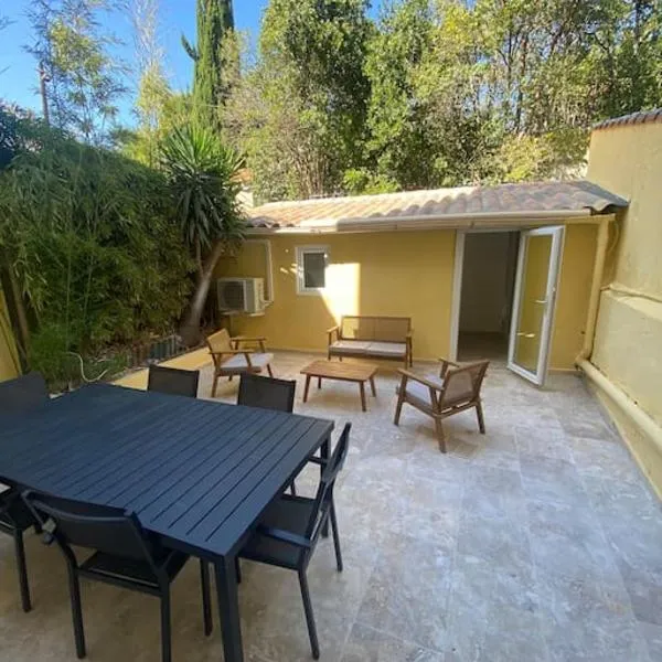 Superbe appartement à 5 minutes à pied de la mer, hôtel à Toulon