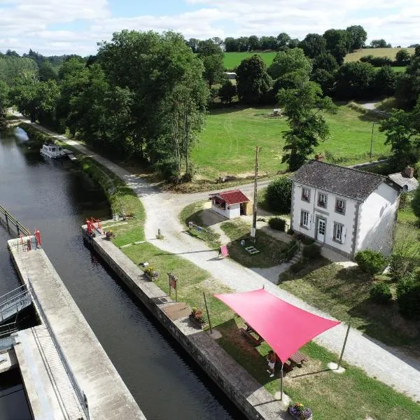 Le Port, Refuges du Halage, hotel in Sacé