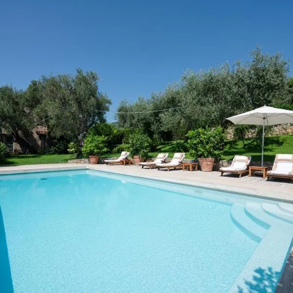 Villa Eden Forte Dei Marmi With Private Infinity Pool, hotel in Santa Lucia