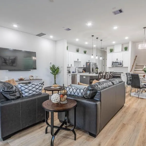Luxury Haven near Dwtn, Med CTR, with Fast Free WiFi, Parking, hotel v destinaci Houston