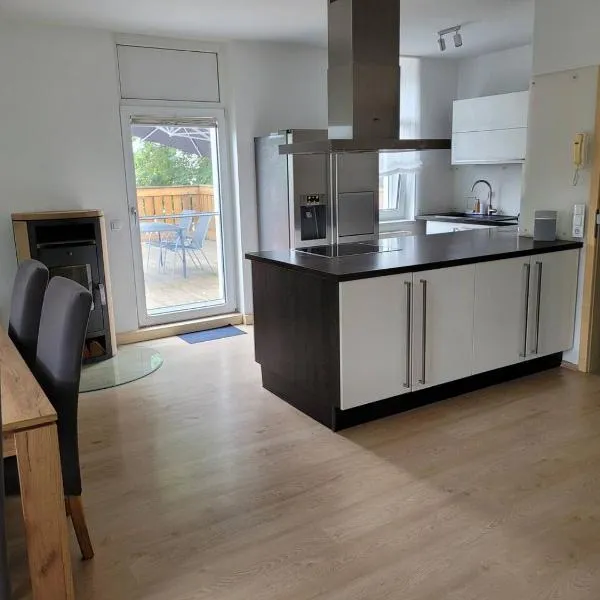 Moderne Wohnung in Meerane in ruhiger, zentraler Lage, 116 qm, hotel in Meerane