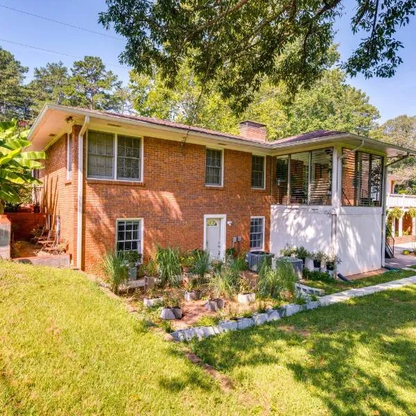 about 13 Mi to Atlanta Private Stone Mountain Getaway, hotel i Stone Mountain