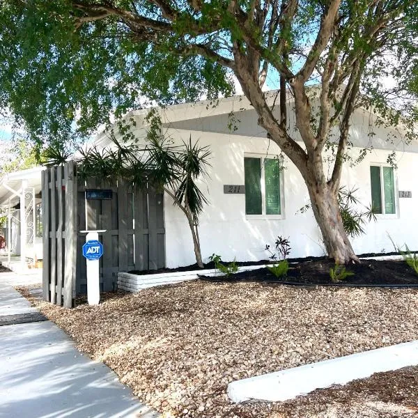 Stylish & Cozy Home Close To Beach- Free Parking, Private, Backyard, Laundry, ξενοδοχείο σε Pompano Beach