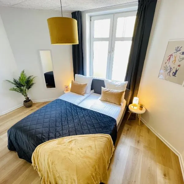 aday - Frederikshavn apartment on the Pedestrian street, hotel v destinaci Frederikshavn