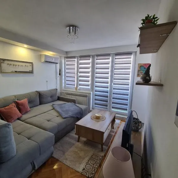 Apartman Nira, מלון בJazvine