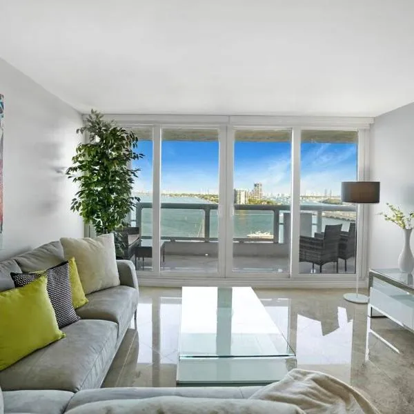 Only in My Dreams! Direct Water View Luxury Condo, hotel in Miami