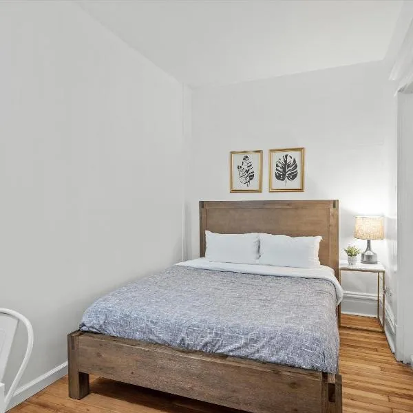 Oakland/University @B Quiet & Stylish Private Bedroom with Shared Bathroom, hótel í Pittsburgh