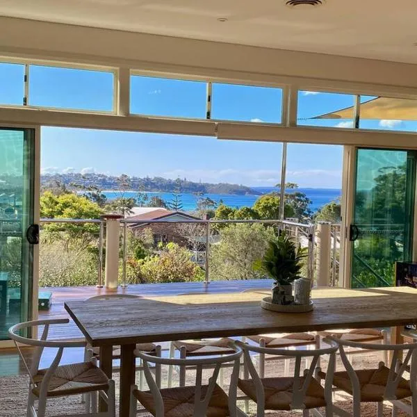 Large luxury house with stunning beach views, hotel in Mollymook