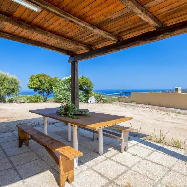Appartamento Panoramico Isola Rossa – hotel w mieście Isola Rossa