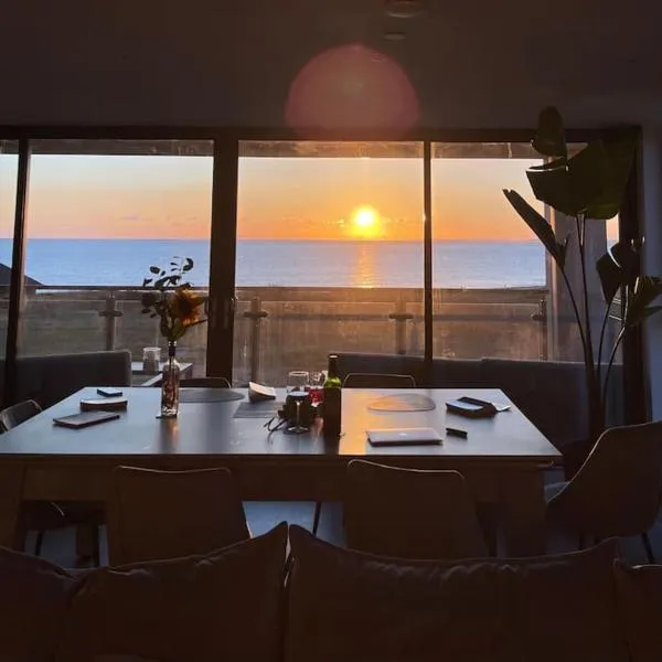 Seafront apartment with spectacular views、ポースコールのホテル