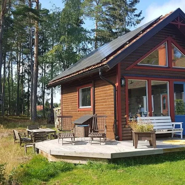 Trevligt gästhus nära Vänern och badplats, hotel di Hammarö