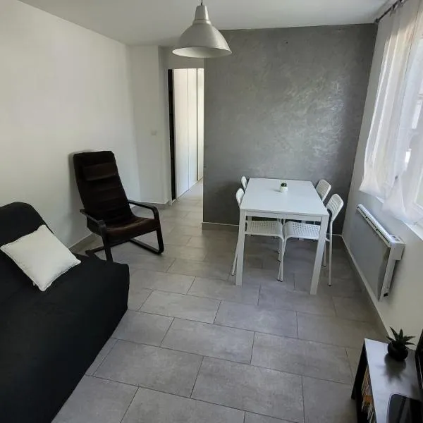 La maison dans le jardin, hotel v destinaci Viry-Chatillon