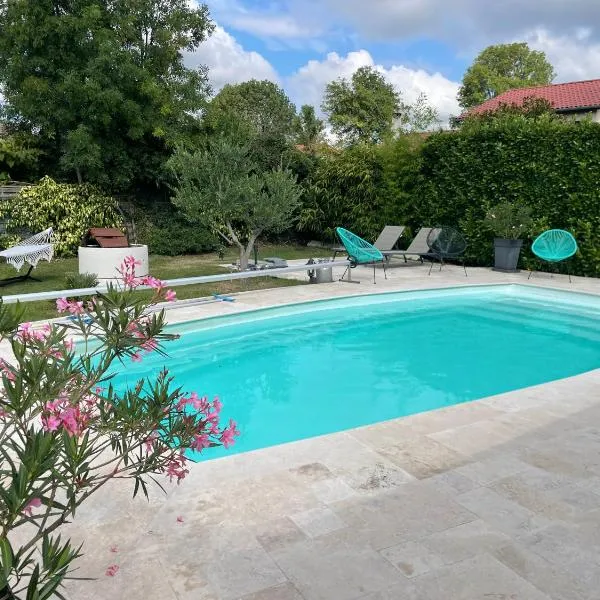 Villa poétique proche de Lyon – hotel w mieście Saint-Marcel-en-Dombes