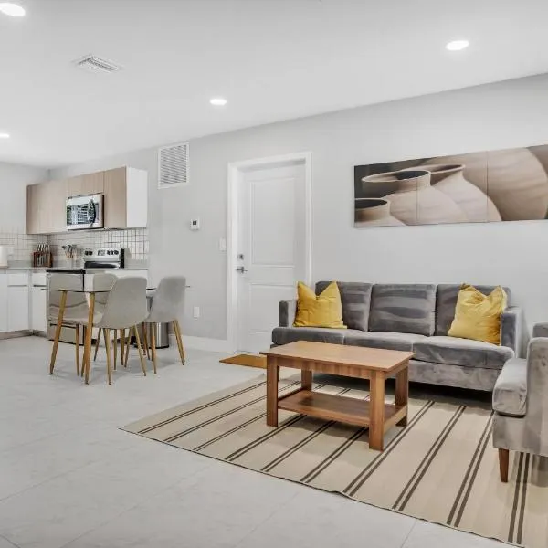 Sistrunk Shades Villas #2 New Downtown Fort Lauderdale Townhomes, hotel in Fort Lauderdale
