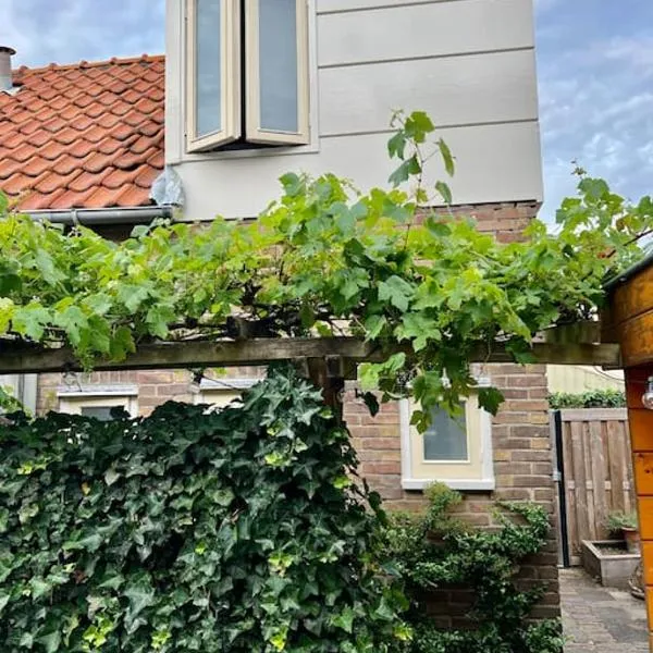 Seaside Tiny House only 400 meters from the beach: Noordwijk şehrinde bir otel