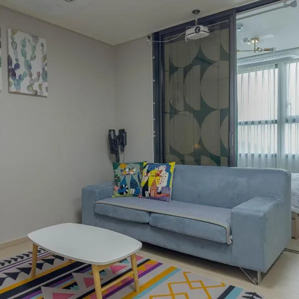 KK Stay Ocean view with Netflix, hotel v destinaci Donghae