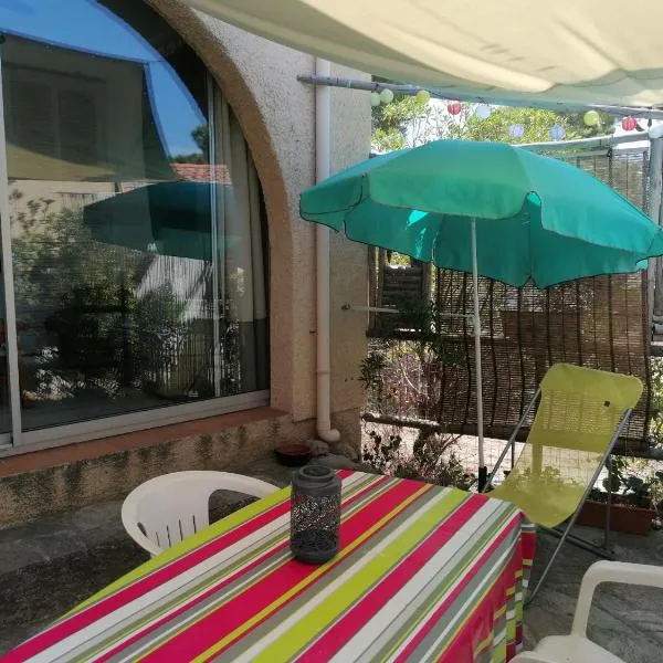 Studio bord de mer équipé air conditionné 1min de la plage, hotel v destinaci Lumio