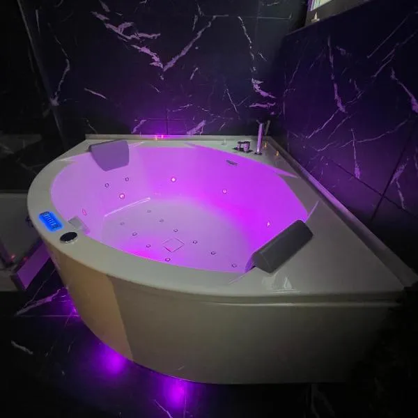 Escapade Urbaine - Balnéothérapie - Cinéma au Cœur de la Ville – hotel w mieście Mâcon