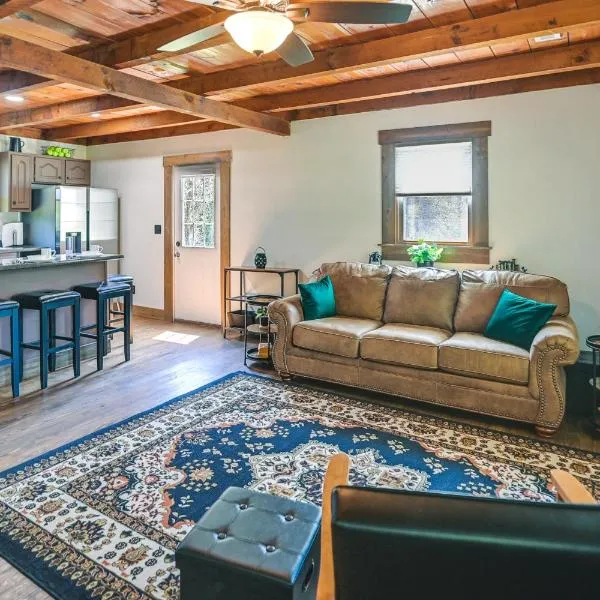 Creek, Trails and Falls! Rural Red River Gorge Cabin, hotel v destinaci Campton