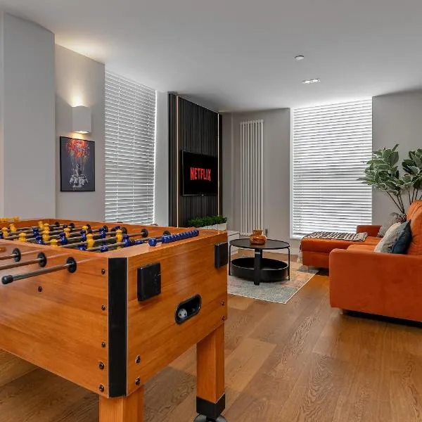 MK CITY CENTRE, THE DIAMOND SUITE, FREE Parking Space, PREMIUM SPACIOUS Apartment with FOOSBALL TABLE, hotel v destinaci Milton Keynes