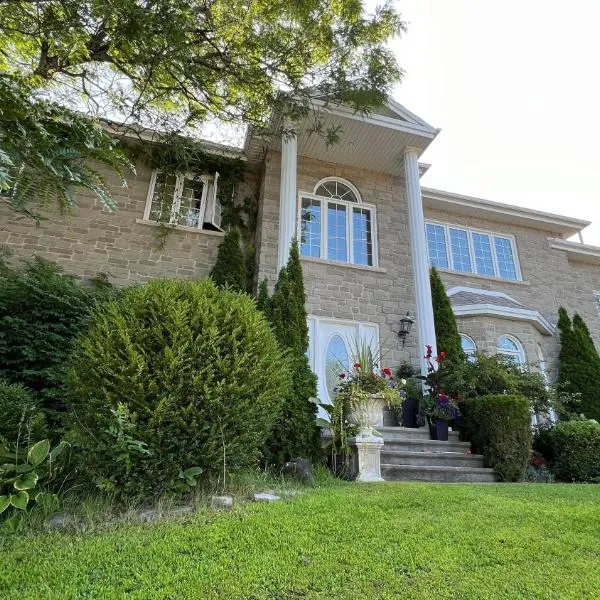 Gîte du Caméléon, hotel v destinaci Sherbrooke