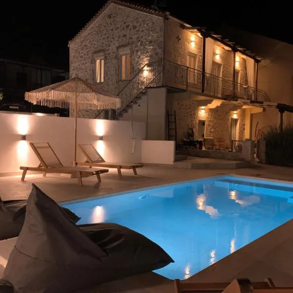 Mangata W suites homes private pools, hotel v destinaci Meganisi
