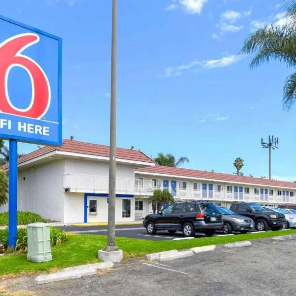 Motel 6-Costa Mesa, CA, hotel v destinaci Fountain Valley