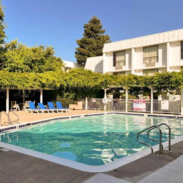Studio 6 Belmont, CA San Francisco Redwood、ベルモントのホテル
