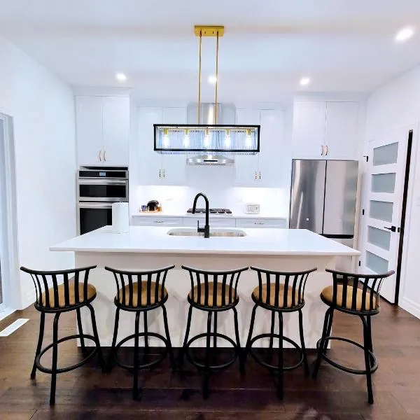 Luxurious and Spacious Home, hotel in Denfield