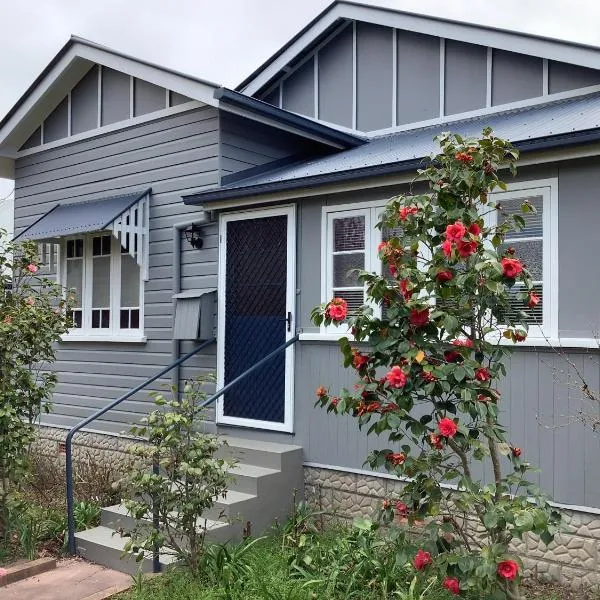 Rosellas on Corundum Cottage - treat yourself!, hotel v destinaci Stanthorpe