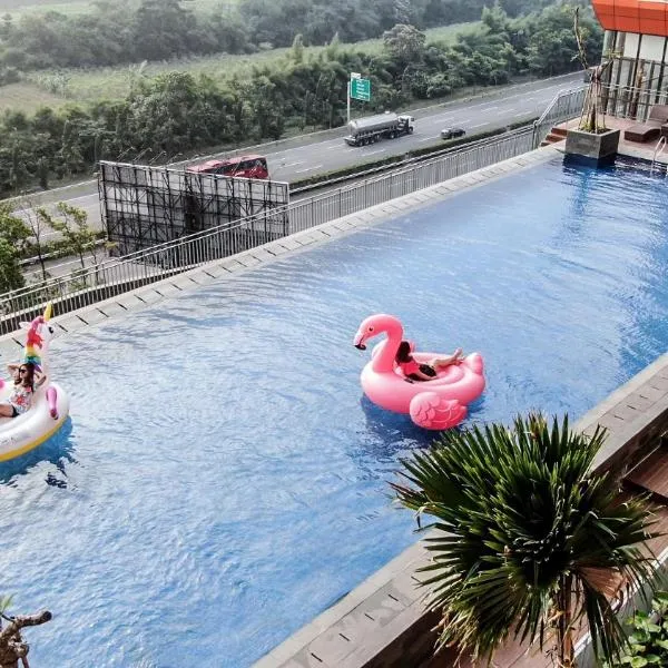 Stay G Royal Sentul Park by GranDhika, hotel v destinaci Kedungmanggu