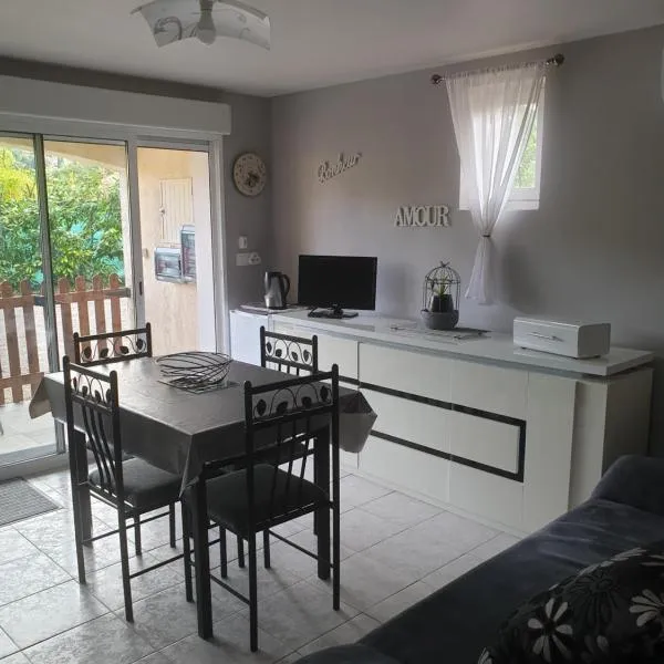 Location gîte dans le var, hotel v destinácii Le Thoronet