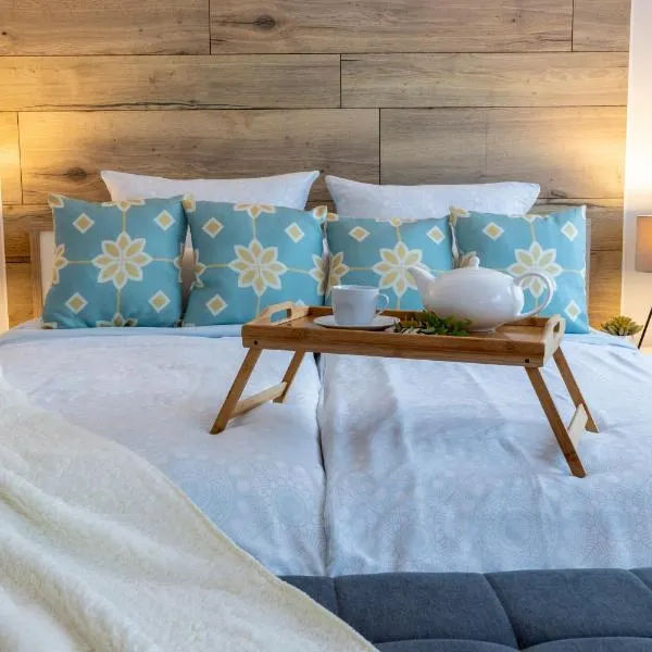 Design Apartment- 24h Self-Check-in - GONDWANA Park - bis 4 Pers - Parkplatz - WiFi - Balkon -Terrasse - In Weihernähe - Radwege, hotel v destinaci Schiffweiler