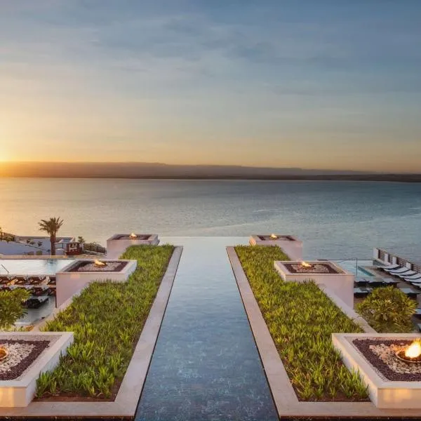 Hilton Dead Sea Resort & Spa โรงแรมในโซเวย์มา