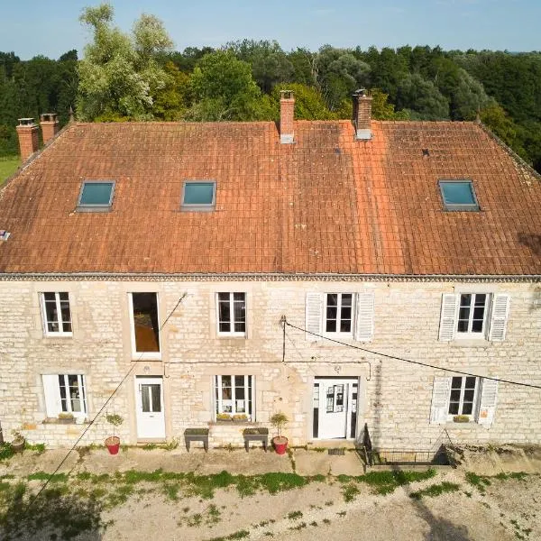 Le Meix, hotel v destinaci Chaumergy
