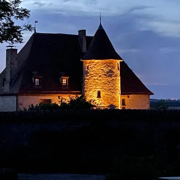 Maison d'Hôte du Chateau de Fontariol, hotel in Le Montet