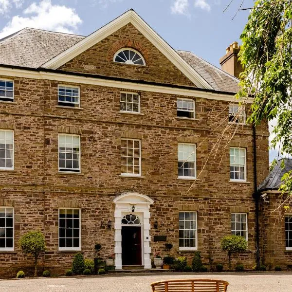 Peterstone Court Country House Restaurant & Spa, hotel in Llangorse