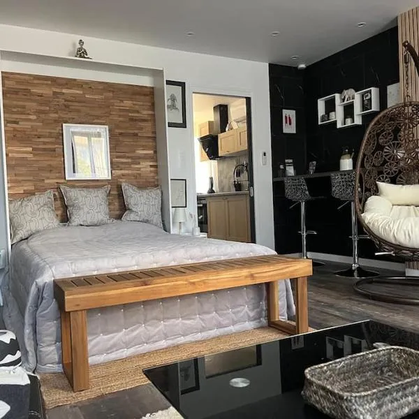 jouxtant le canal du midi, hotell i Trèbes