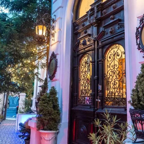 Conacul Coroanei Luxury Boutique Hotel, hotel in Bucharest