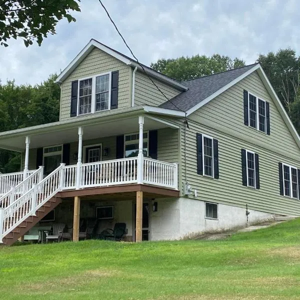 Historic Sears River Home (Main Level) on 10 Acres, hotel v destinaci Tamaqua