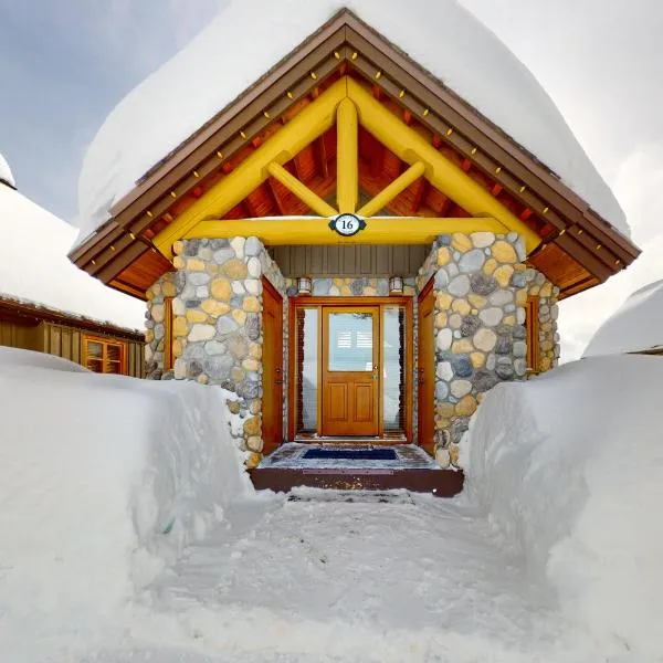 Woodcutter Cabin 16, hotelli kohteessa Big White