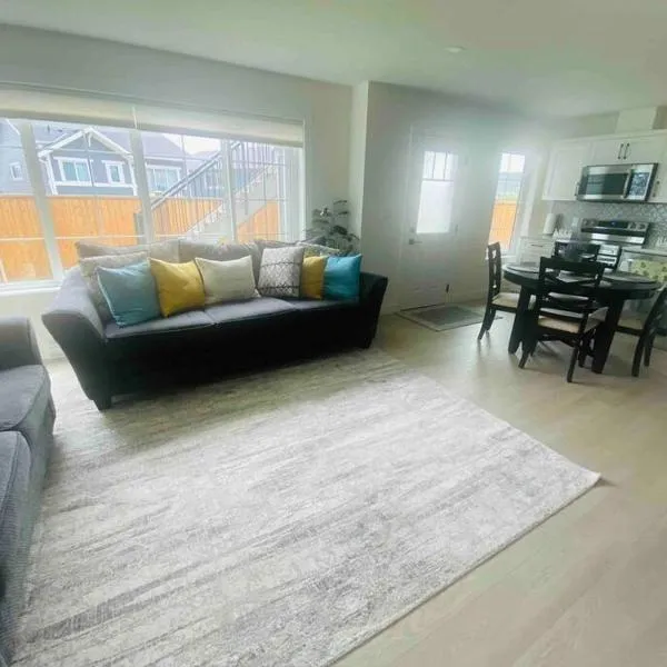 The Royal Bay Escape: Cozy 2 bedrooms garden suite, hotel v destinaci Colwood