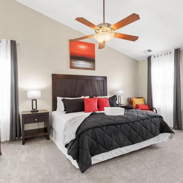 Royal Retreat: Luxurious House with 4 King Beds!, hotel in Richmond