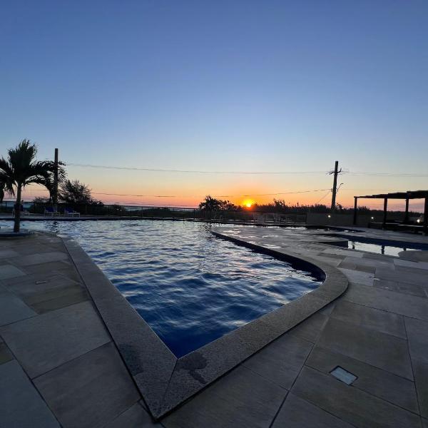"Piscina infinita vista mar com por do sol Praia Grande Arraial do Cabo"