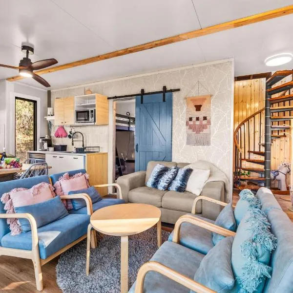 Delightful Container House with Views, hotel v destinaci Hartley
