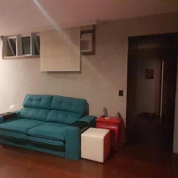 Incrível quarto e sala na quadra da praia de Ipanema