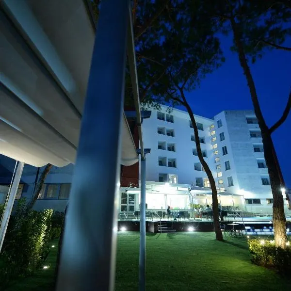 Giulivo Hotel & Village, hotel v destinácii Baia Domizia